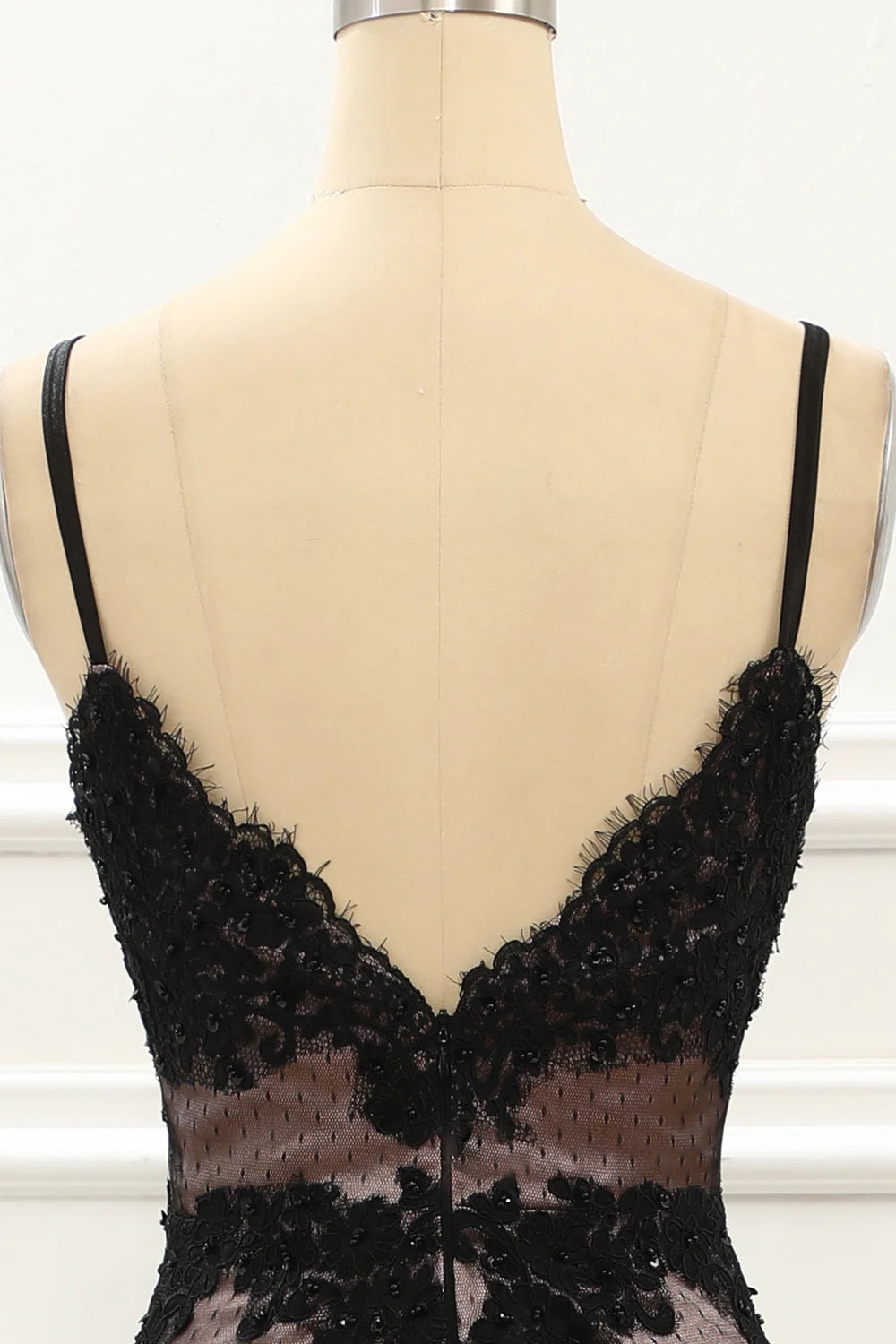 Vestido de fiesta de sirena con tirantes finos de tul y encaje